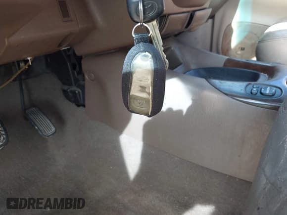 ✅ 2002 Toyota Sequoia Limited • VIN: 5TDZT38A12S098971 • Lot: 43711840. Listed on IAAI with 233,453 mi. Free auction sales archive from the USA and detailed vehicle history report at DreamBid. Image 11.