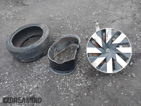 ✅ 2025 Volvo XC90 • VIN: YV4H60JF7S1303761 • Lot: 43584021. Wystawiony na IAAI z przebiegiem 9 510 mil. Bezpłatny archiwum sprzedaży aukcyjnych z USA i szczegółowy raport historii pojazdu na DreamBid. Zdjęcie 12.