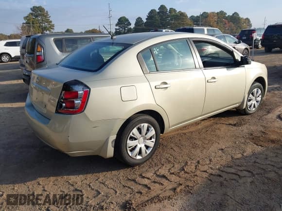 ✅ 2008 Nissan Sentra S • VIN: 3N1AB61EX8L708317 • Лот: 43724321. Опубликован ранее на IAAI с пробегом 205 259 миль. Бесплатный доступ к архиву аукционных продаж из США и подробный отчёт об истории автомобиля на DreamBid. Изображение 4.