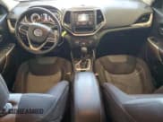 ✅ 2017 Jeep Cherokee Altitude • VIN: 1C4PJLAB5HW669757 • Lot: 87021195. Wystawiony na Copart z przebiegiem 81 511 mil. Bezpłatny archiwum sprzedaży aukcyjnych z USA i szczegółowy raport historii pojazdu na DreamBid. Zdjęcie 8.