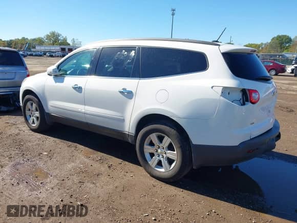 2012 Chevrolet Traverse 1LT z VIN 1GNKVGED1CJ334218, wystawiony jako IAAI lot #43489543 z przebiegiem 124 748 mil mil oraz . Historia ofert i sprzedaży dostępna na DreamBid. Obrazek 3.