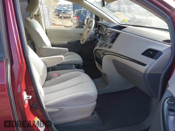 ✅ 2011 Toyota Sienna LE • VIN: 5TDKK3DCXBS013847 • Lot: 43835303. Listed on IAAI with 153,039 mi. Free auction sales archive from the USA and detailed vehicle history report at DreamBid. Image 5.