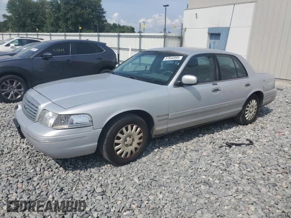 ✅ 2000 Ford Crown Victoria • VIN: 2FAFP73W9YX125743 • Lot: 57642895. Wystawiony na Copart z przebiegiem 324 384 mil. Bezpłatny archiwum sprzedaży aukcyjnych z USA i szczegółowy raport historii pojazdu na DreamBid. Zdjęcie 1.