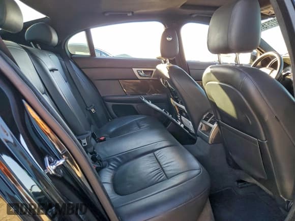 ✅ 2011 Jaguar XF Supercharged • VIN: SAJWA0HE4BMS01923 • Лот: 92751575. Опубликован ранее на Copart с пробегом Не указан. Бесплатный доступ к архиву аукционных продаж из США и подробный отчёт об истории автомобиля на DreamBid. Изображение 10.