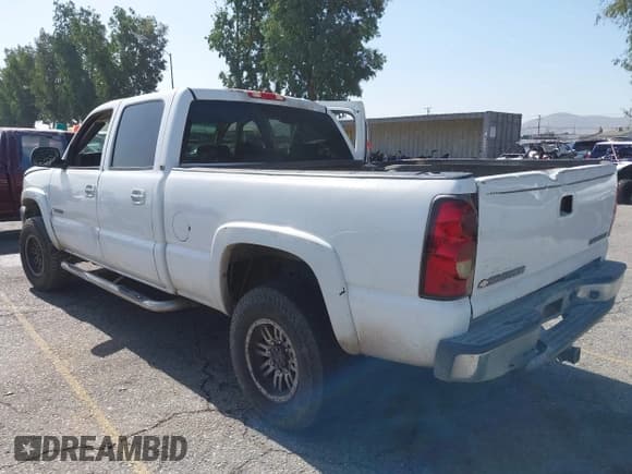 ✅ 2004 Chevrolet Silverado 2500HD LS • VIN: 1GCHC23U04F264942 • Лот: 42478706. Опубликован ранее на IAAI с пробегом 258 175 миль. Бесплатный доступ к архиву аукционных продаж из США и подробный отчёт об истории автомобиля на DreamBid. Изображение 3.
