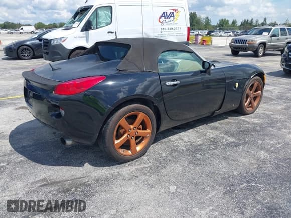 ✅ 2007 Pontiac Solstice • VIN: 1G2MB35B57Y138348 • Lot: 43228793. Listed on IAAI with 192,652 mi. Free auction sales archive from the USA and detailed vehicle history report at DreamBid. Image 4.