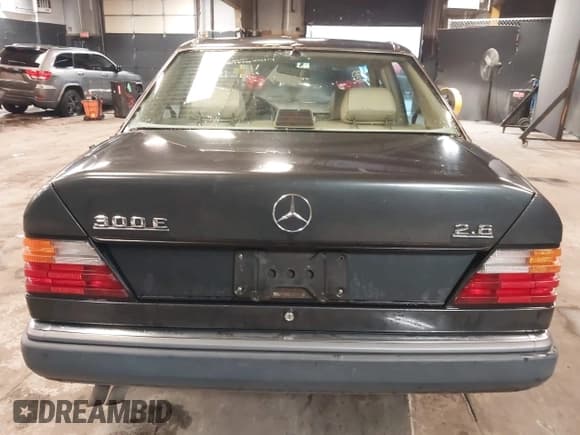✅ 1990 Mercedes-Benz 260 • VIN: WDBEA26DXLB217152 • Lot: 43428883. Listed on IAAI with 123,406 mi. Free auction sales archive from the USA and detailed vehicle history report at DreamBid. Image 16.