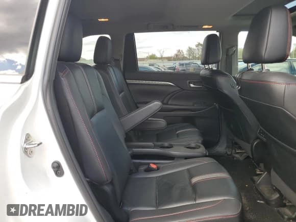 ✅ 2019 Toyota Highlander XLE • VIN: 5TDKZRFH6KS355531 • Lot: 87432245. Listed on Copart with 98,653 mi. Free auction sales archive from the USA and detailed vehicle history report at DreamBid. Image 11.
