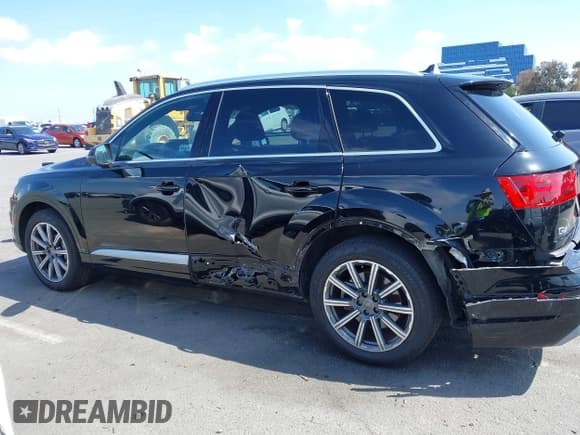 ✅ 2019 Audi Q7 Premium Plus • VIN: WA1LHAF78KD025573 • Lot: 42173645. Wystawiony na IAAI z przebiegiem 45 809 mil. Bezpłatny archiwum sprzedaży aukcyjnych z USA i szczegółowy raport historii pojazdu na DreamBid. Zdjęcie 14.