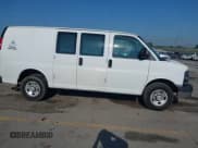 ✅ 2020 Chevrolet Express Cargo • VIN: 1GCWGAFG4L1136579 • Lot: 42368930. Wystawiony na IAAI z przebiegiem 148 792 mil. Bezpłatny archiwum sprzedaży aukcyjnych z USA i szczegółowy raport historii pojazdu na DreamBid. Zdjęcie 13.
