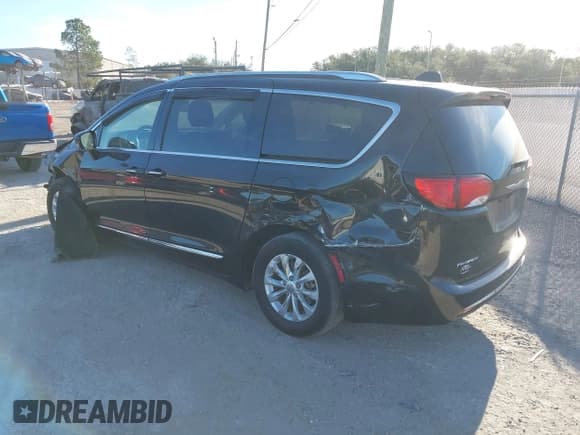 ✅ 2018 Chrysler Pacifica Touring L Plus • VIN: 2C4RC1EG2JR121470 • Lot: 43796025. Wystawiony na IAAI z przebiegiem 66 008 mil. Bezpłatny archiwum sprzedaży aukcyjnych z USA i szczegółowy raport historii pojazdu na DreamBid. Zdjęcie 3.
