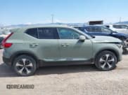 ✅ 2023 Volvo XC40 Plus Bright Theme • VIN: YV4L12UNXP2930656 • Lot: 42524396. Wystawiony na IAAI z przebiegiem 58 185 mil. Bezpłatny archiwum sprzedaży aukcyjnych z USA i szczegółowy raport historii pojazdu na DreamBid. Zdjęcie 13.