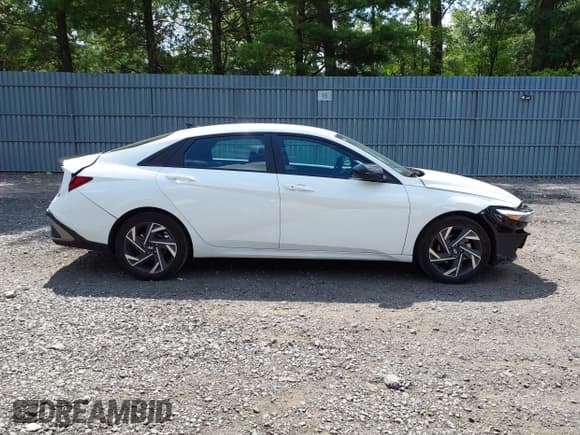 ✅ 2025 Hyundai Elantra SEL Sport • VIN: KMHLM4DG7SU913605 • Lot: 42799444. Listed on IAAI with 25,776 mi. Free auction sales archive from the USA and detailed vehicle history report at DreamBid. Image 13.