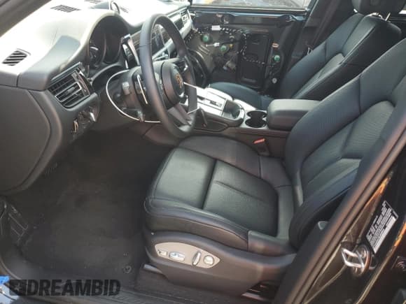 ✅ 2025 Porsche Macan • VIN: WP1AA2A57SLB03844 • Lot: 61893675. Listed on Copart with 4,240 mi. Free auction sales archive from the USA and detailed vehicle history report at DreamBid. Image 7.
