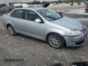 ✅ 2008 Volkswagen Jetta Wolfsburg Edition • VIN: 3VWRJ71K08M173391 • Lot: 81370135. Wystawiony na Copart z przebiegiem Nie podano. Bezpłatny archiwum sprzedaży aukcyjnych z USA i szczegółowy raport historii pojazdu na DreamBid. Zdjęcie 4.