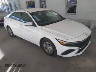 ✅ 2025 Hyundai Elantra SE • VIN: KMHLL4DG3SU861179 • Лот: 43818204. Опубликован ранее на IAAI с пробегом 98 207 миль. Бесплатный доступ к архиву аукционных продаж из США и подробный отчёт об истории автомобиля на DreamBid. Изображение 1.