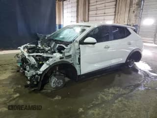 ✅ 2025 Buick Encore GX Preferred • VIN: KL4AMCSL6SB163092 • Lot: 92121365. Wystawiony na Copart z przebiegiem 18 185 mil. Bezpłatny archiwum sprzedaży aukcyjnych z USA i szczegółowy raport historii pojazdu na DreamBid. Zdjęcie 1.