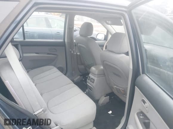 ✅ 2008 Kia Rondo LX • VIN: KNAFG526787156380 • Lot: 42898770. Wystawiony na IAAI z przebiegiem 185 851 mil. Bezpłatny archiwum sprzedaży aukcyjnych z USA i szczegółowy raport historii pojazdu na DreamBid. Zdjęcie 8.