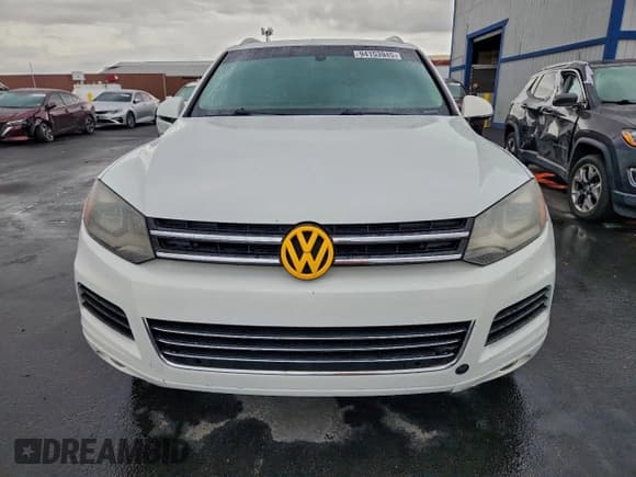 ✅ 2013 Volkswagen Touareg Sport • VIN: WVGEP9BP6DD004242 • Lot: 94153945. Listed on Copart with 185,915 mi. Free auction sales archive from the USA and detailed vehicle history report at DreamBid. Image 5.