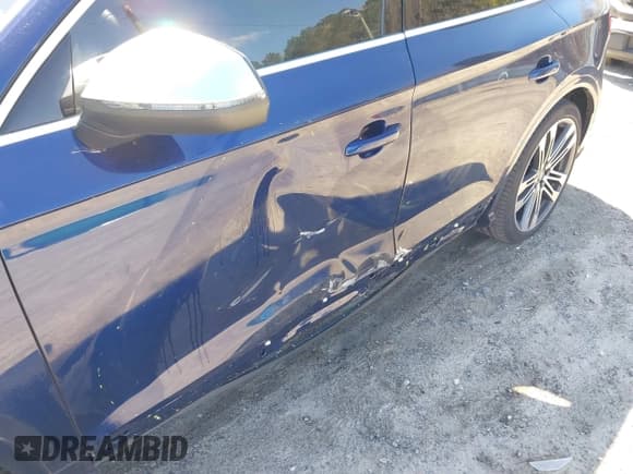 ✅ 2020 Audi SQ5 Prestige • VIN: WA1C4AFY6L2020342 • Lot: 41798088. Wystawiony na IAAI z przebiegiem 27 937 mil. Bezpłatny archiwum sprzedaży aukcyjnych z USA i szczegółowy raport historii pojazdu na DreamBid. Zdjęcie 6.