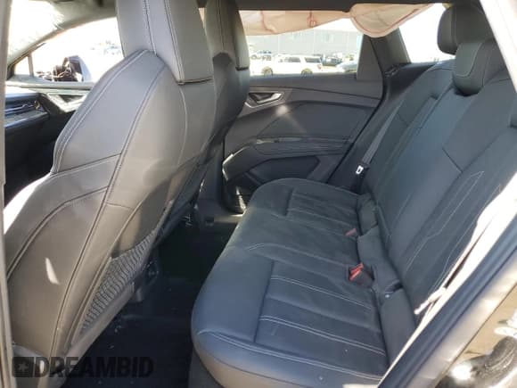 ✅ 2022 Audi Q4 e-tron • VIN: WA1L2AFZ7NP053953 • Lot: 60242644. Listed on Copart with 61,892 mi. Free auction sales archive from the USA and detailed vehicle history report at DreamBid. Image 11.