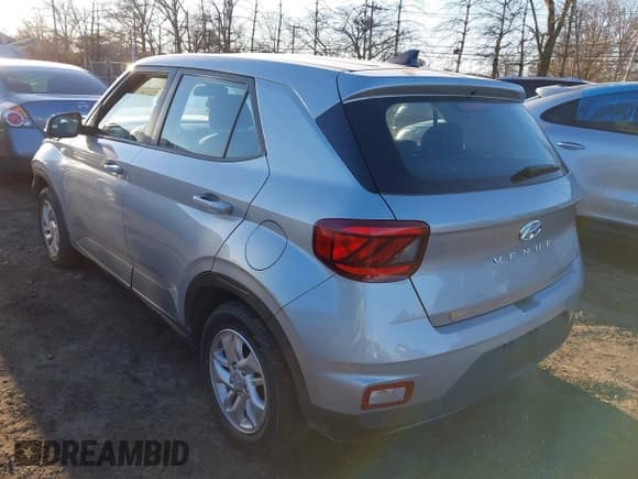 ✅ 2022 Hyundai Venue SE • VIN: KMHRB8A31NU141468 • Lot: 41450291. Listed on IAAI with 7,075 mi. Free auction sales archive from the USA and detailed vehicle history report at DreamBid. Image 3.