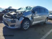 ✅ 2019 Chrysler Pacifica Limited • VIN: 2C4RC1GG4KR552357 • Lot: 43189981. Wystawiony na IAAI z przebiegiem 42 927 mil. Bezpłatny archiwum sprzedaży aukcyjnych z USA i szczegółowy raport historii pojazdu na DreamBid. Zdjęcie 17.