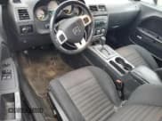 ✅ 2013 Dodge Challenger SXT • VIN: 2C3CDYAG6DH692475 • Lot: 82347434. Wystawiony na Copart z przebiegiem 247 466 mil. Bezpłatny archiwum sprzedaży aukcyjnych z USA i szczegółowy raport historii pojazdu na DreamBid. Zdjęcie 8.