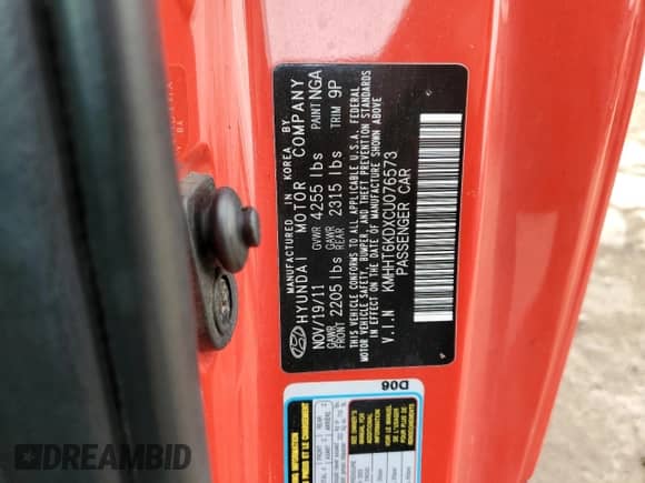 2012 Hyundai Genesis Coupe 2.0T with VIN KMHHT6KDXCU076573, listed as a Copart auction lot 82363204 with 101,333 mi miles and Clean title. Bid and sale history available at DreamBid. Image 12.