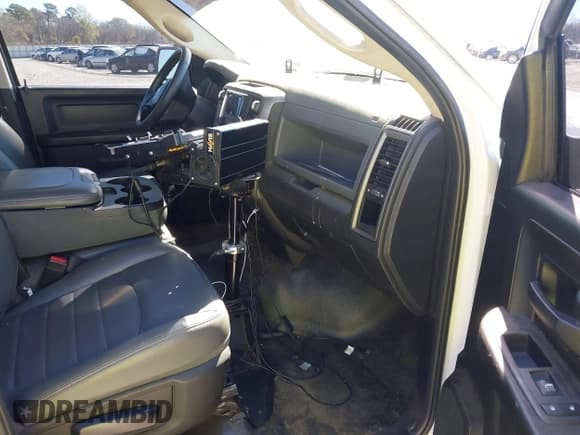 ✅ 2018 Ram 1500 Express • VIN: 1C6RR6FT8JS132373 • Lot: 41824250. Wystawiony na IAAI z przebiegiem 196 671 mil. Bezpłatny archiwum sprzedaży aukcyjnych z USA i szczegółowy raport historii pojazdu na DreamBid. Zdjęcie 5.