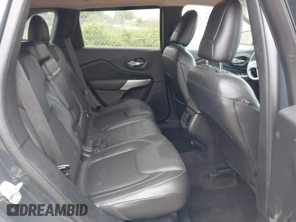 ✅ 2018 Jeep Cherokee Latitude Plus • VIN: 1C4PJMLX1JD618143 • Lot: 42507842. Listed on IAAI with 64,429 mi. Free auction sales archive from the USA and detailed vehicle history report at DreamBid. Image 8.