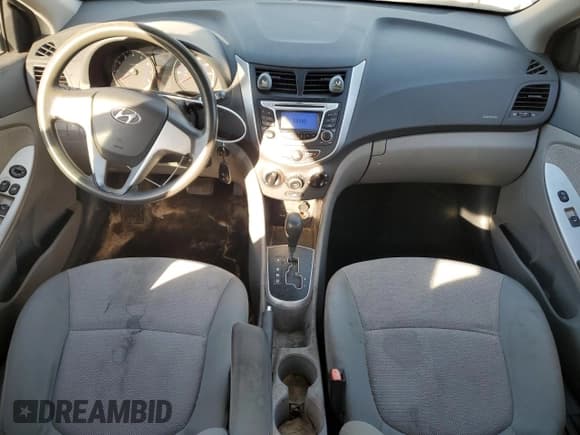 ✅ 2013 Hyundai Accent GLS • VIN: KMHCT4AE4DU421641 • Lot: 92010615. Wystawiony na Copart z przebiegiem 174 782 mil. Bezpłatny archiwum sprzedaży aukcyjnych z USA i szczegółowy raport historii pojazdu na DreamBid. Zdjęcie 8.