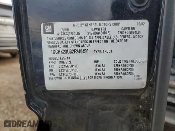 ✅ 2002 Chevrolet Silverado 2500HD LT • VIN: 1GCHK23U32F240456 • Lot: 94563735. Wystawiony na Copart z przebiegiem 348 764 mil. Bezpłatny archiwum sprzedaży aukcyjnych z USA i szczegółowy raport historii pojazdu na DreamBid. Zdjęcie 12.