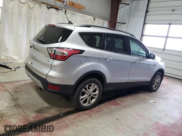 ✅ 2018 Ford Escape SE • VIN: 1FMCU9GDXJUA28926 • Лот: 92178195. Опубликован ранее на Copart с пробегом 99 452 миль. Бесплатный доступ к архиву аукционных продаж из США и подробный отчёт об истории автомобиля на DreamBid. Изображение 3.