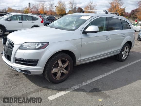 ✅ 2015 Audi Q7 Premium Plus • VIN: WA1LGAFE8FD014449 • Lot: 43543361. Wystawiony na IAAI z przebiegiem 154 078 mil. Bezpłatny archiwum sprzedaży aukcyjnych z USA i szczegółowy raport historii pojazdu na DreamBid. Zdjęcie 17.