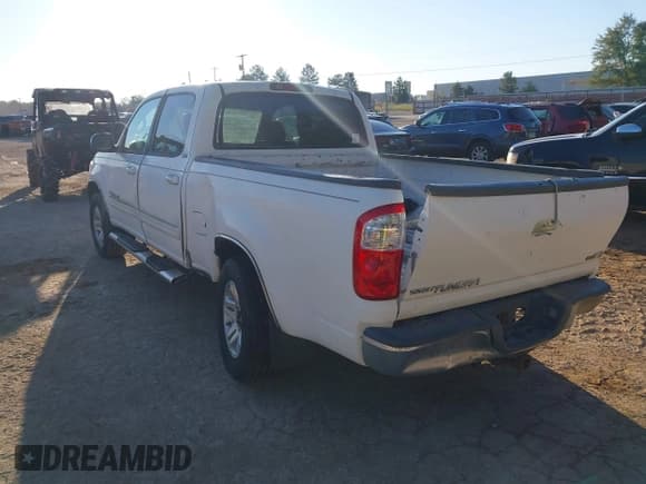 ✅ 2005 Toyota Tundra SR5 • VIN: 5TBET34185S486801 • Lot: 43460169. Listed on IAAI with 354,292 mi. Free auction sales archive from the USA and detailed vehicle history report at DreamBid. Image 3.