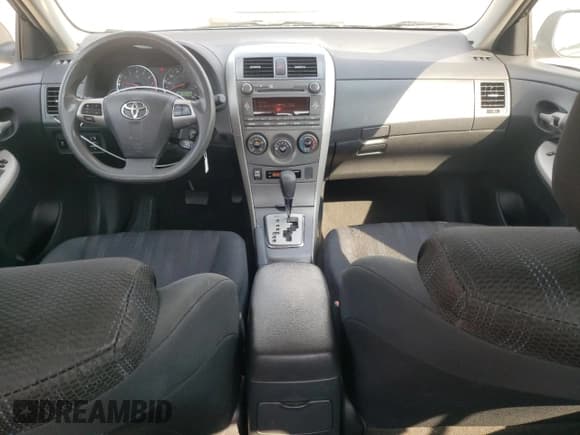 ✅ 2011 Toyota Corolla L • VIN: 2T1BU4EE5BC704700 • Lot: 80963805. Wystawiony na Copart z przebiegiem 141 155 mil. Bezpłatny archiwum sprzedaży aukcyjnych z USA i szczegółowy raport historii pojazdu na DreamBid. Zdjęcie 8.