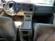 ✅ 2002 Chevrolet Suburban LT • VIN: 3GNFK16T82G306378 • Лот: 55460435. Опубликован ранее на Copart с пробегом 240 529 миль. Бесплатный доступ к архиву аукционных продаж из США и подробный отчёт об истории автомобиля на DreamBid. Изображение 8.