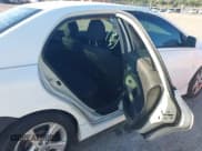 ✅ 2013 Toyota Corolla LE • VIN: 5YFBU4EE8DP202962 • Lot: 43701903. Wystawiony na IAAI z przebiegiem 124 248 mil. Bezpłatny archiwum sprzedaży aukcyjnych z USA i szczegółowy raport historii pojazdu na DreamBid. Zdjęcie 8.