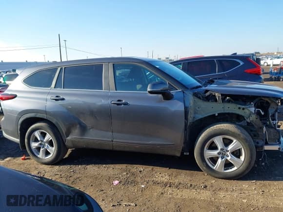 ✅ 2023 Toyota Highlander XSE • VIN: 5TDKDRBH9PS043795 • Lot: 43762218. Listed on IAAI with 40,059 mi. Free auction sales archive from the USA and detailed vehicle history report at DreamBid. Image 13.