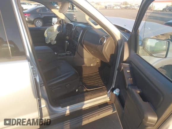 ✅ 2010 Ford Explorer XLT • VIN: 1FMEU7DE0AUA80513 • Lot: 41017003. Wystawiony na IAAI z przebiegiem 174 595 mil. Bezpłatny archiwum sprzedaży aukcyjnych z USA i szczegółowy raport historii pojazdu na DreamBid. Zdjęcie 5.