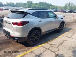 2021 Chevrolet Blazer RS z VIN 3GNKBKRS5MS574473, wystawiony jako IAAI lot #42888076 z przebiegiem 43 439 mil mil oraz . Historia ofert i sprzedaży dostępna na DreamBid. Obrazek 4.