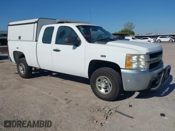 ✅ 2009 Chevrolet Silverado 2500HD Work Truck • VIN: 1GCHC49KX9E143978 • Lot: 43638901. Wystawiony na IAAI z przebiegiem 120 149 mil. Bezpłatny archiwum sprzedaży aukcyjnych z USA i szczegółowy raport historii pojazdu na DreamBid. Zdjęcie 1.