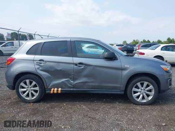 2013 Mitsubishi Outlander ES z VIN 4A4AR3AU8DE011083, wystawiony jako IAAI lot #43124485 z przebiegiem 90 264 mil mil oraz . Historia ofert i sprzedaży dostępna na DreamBid. Obrazek 14.