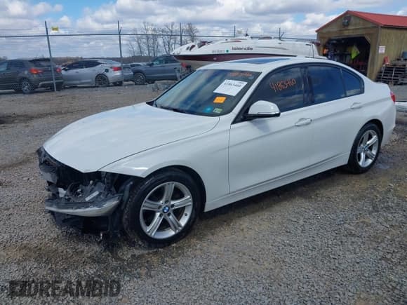 ✅ 2015 BMW 3 Series 328i • VIN: WBA3C1C56FK118629 • Lot: 41863460. Wystawiony na IAAI z przebiegiem 83 176 mil. Bezpłatny archiwum sprzedaży aukcyjnych z USA i szczegółowy raport historii pojazdu na DreamBid. Zdjęcie 2.