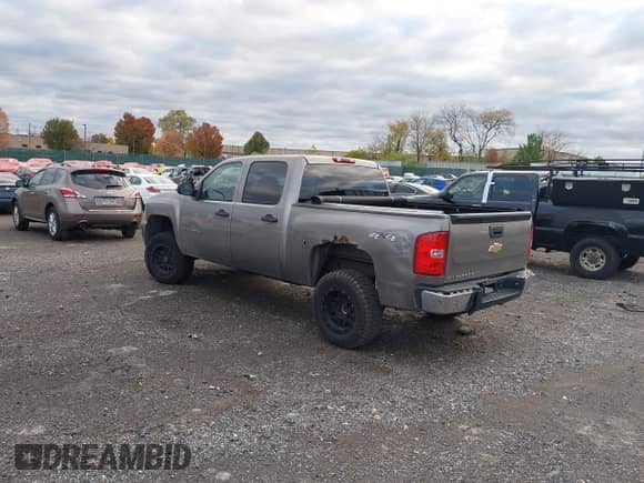 2009 Chevrolet Silverado 1500 LT z VIN 3GCEK23C29G218709, wystawiony jako IAAI lot #43582106 z przebiegiem 118 884 mil mil oraz . Historia ofert i sprzedaży dostępna na DreamBid. Obrazek 3.