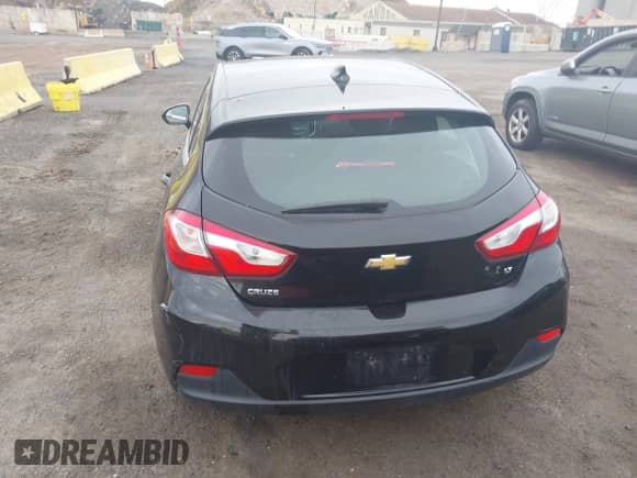 2017 Chevrolet Cruze LT с VIN 3G1BE6SM5HS605531, выставлен на аукционе IAAI как лот 43574360 с пробегом 93 996 миль миль и . История ставок и продаж доступна на DreamBid. Изображение 16.