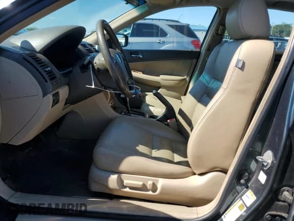 ✅ 2004 Honda Accord EX • VIN: 1HGCM568X4A054371 • Лот: 70117725. Опубликован ранее на Copart с пробегом 241 329 миль. Бесплатный доступ к архиву аукционных продаж из США и подробный отчёт об истории автомобиля на DreamBid. Изображение 7.