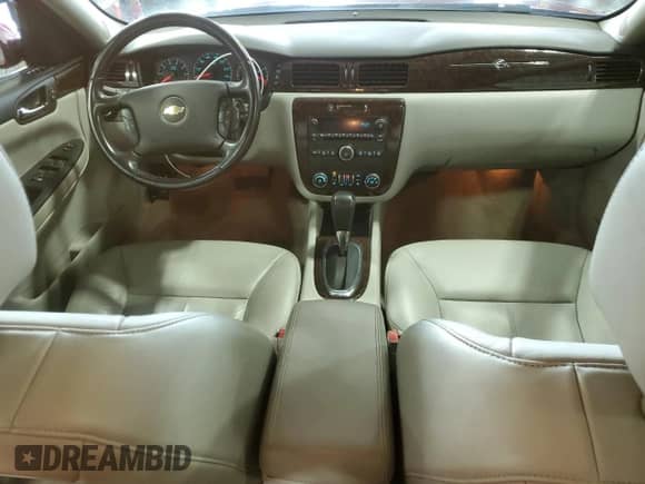 ✅ 2013 Chevrolet Impala LTZ • VIN: 2G1WC5E32D1230577 • Lot: 69864964. Wystawiony na Copart z przebiegiem 144 549 mil mil. Skorzystaj z bezpłatnego archiwum sprzedaży aukcyjnych z USA i zobacz szczegółowy raport historii pojazdu na DreamBid. Zdjęcie 8.