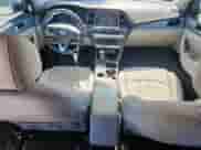 2019 Hyundai Sonata SE z VIN KMHE24L37KA091841, wystawiony jako Copart lot #86101655 z przebiegiem 81 673 mil mil oraz Czysty tytuł • Clean title. Historia ofert i sprzedaży dostępna na DreamBid. Obrazek 8.